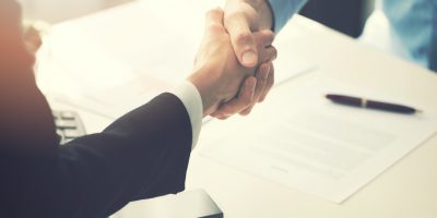 Czym są umowy powszechnie zawierane w drobnych bieżących sprawach życia codziennego?