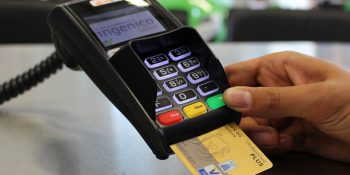 Jak posługiwać się kartą kredytową