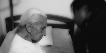 Trudna rola opiekuna starszej, chorej osoby
