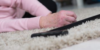 Senior teleopieka udar wylew przytomność