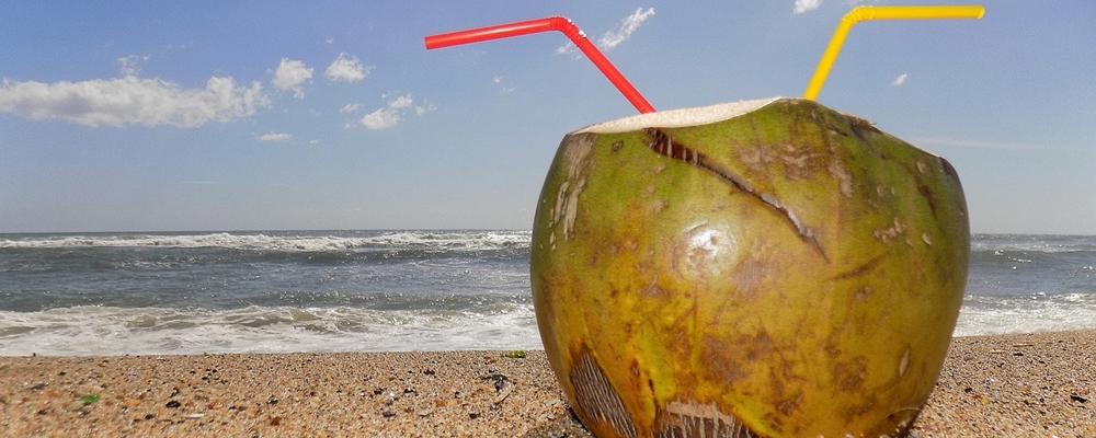 Seniorzy powinni pić wodę kokosową