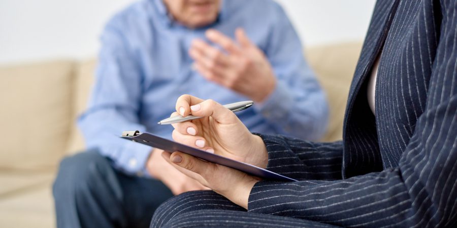 Kiedy senior powinien wybrać się do psychologa