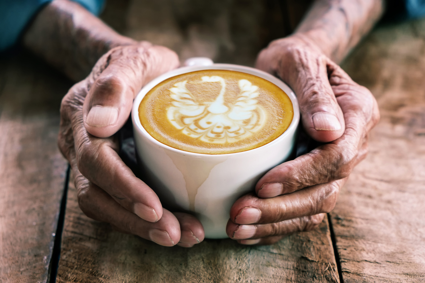 Senior i kawa – czy kofeina może występować w diecie osoby starszej