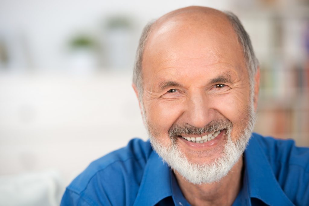 Hydroksyapatyt kontra fluor – co jest lepsze dla zębów seniora
