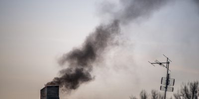 Darmowe chusty antysmogowe dla seniorów z Pragi-Południe