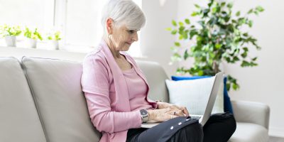 Jakie zakupy seniorzy robią przez internet
