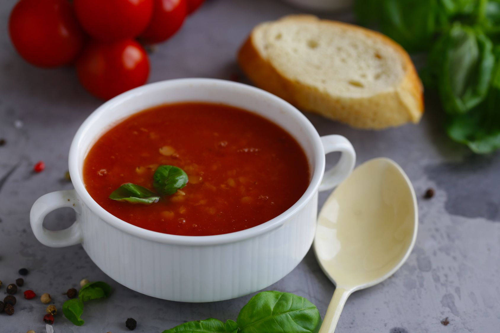 Pomidorowa zupa krem z pulpecikami