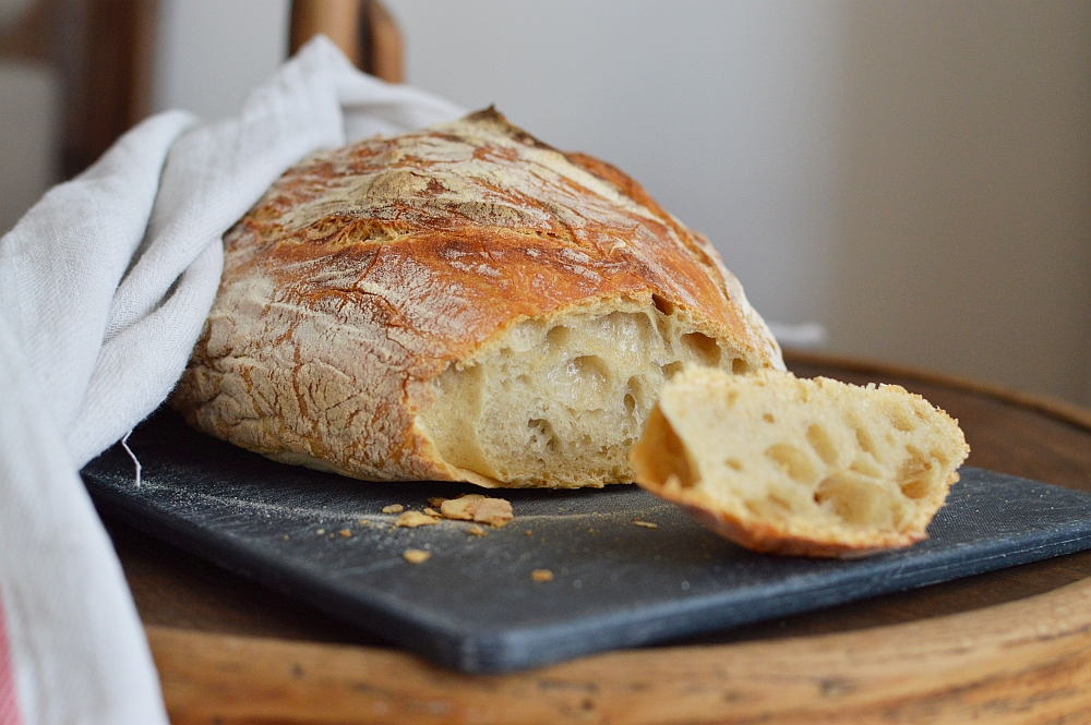 Chleb pszenny z brytfanki, bez zagniatania